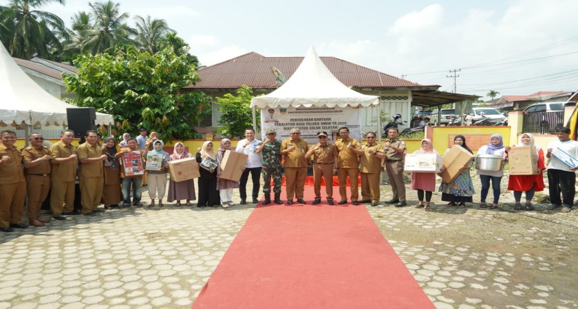 Penutupan Penyerahan Bantuan Peralatan UMKM di Kecamatan Sangir